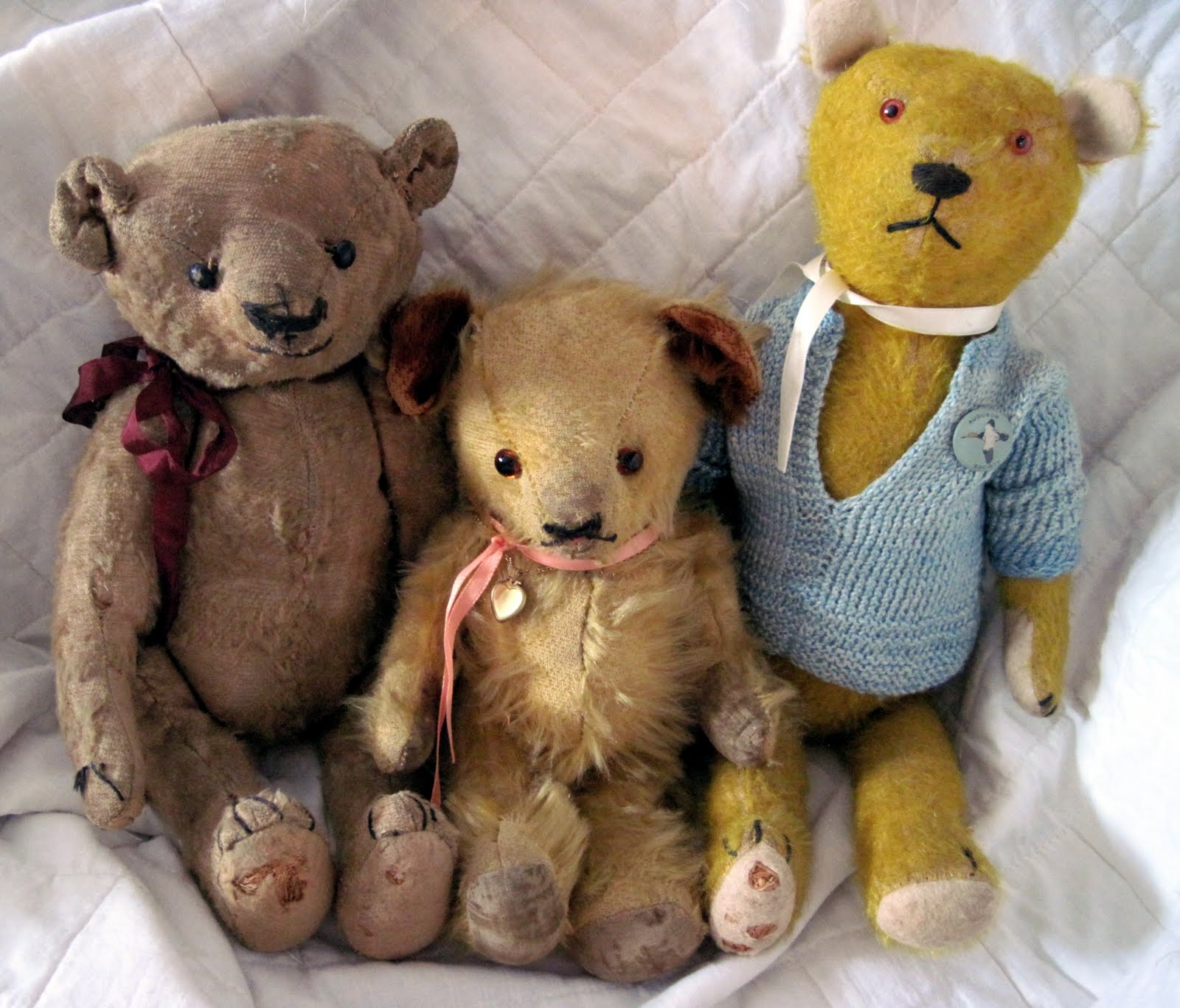 3 old teddy bears