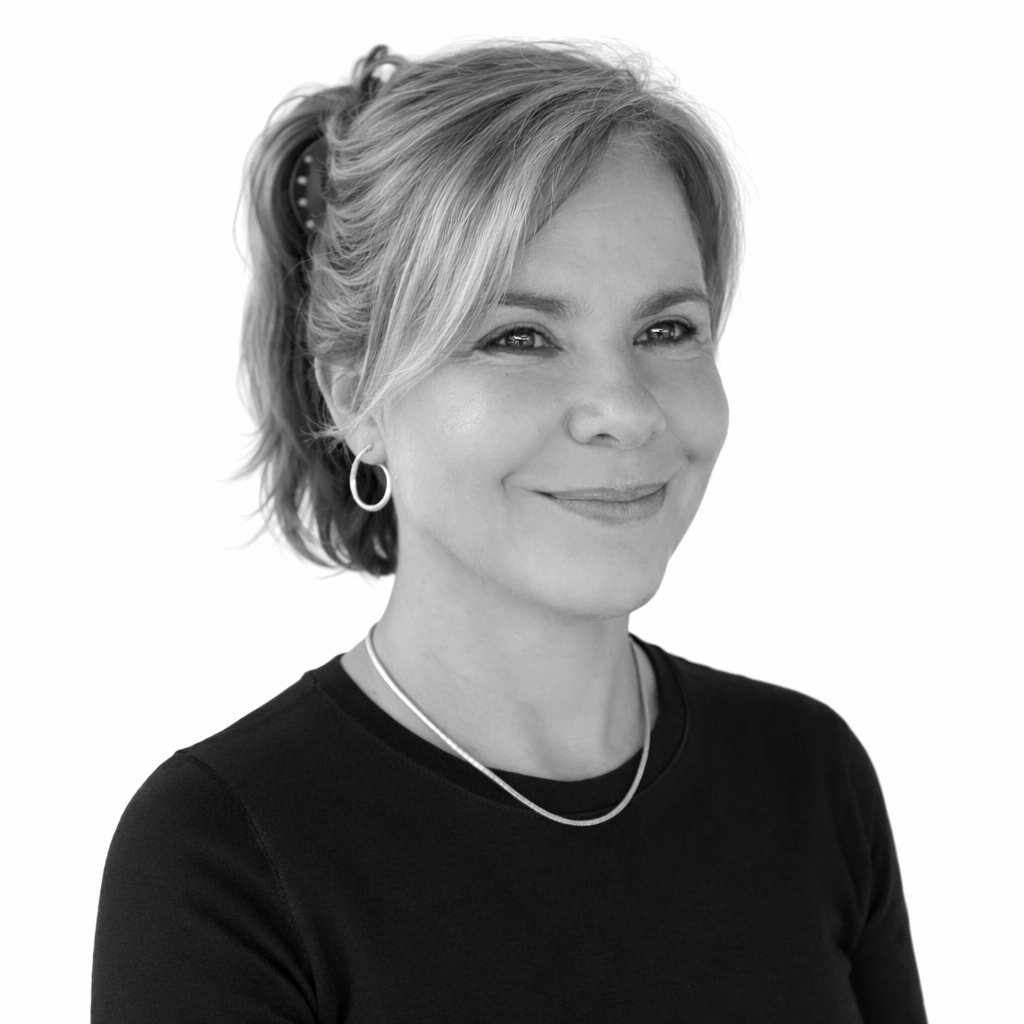 Lucie Brzakova headshot